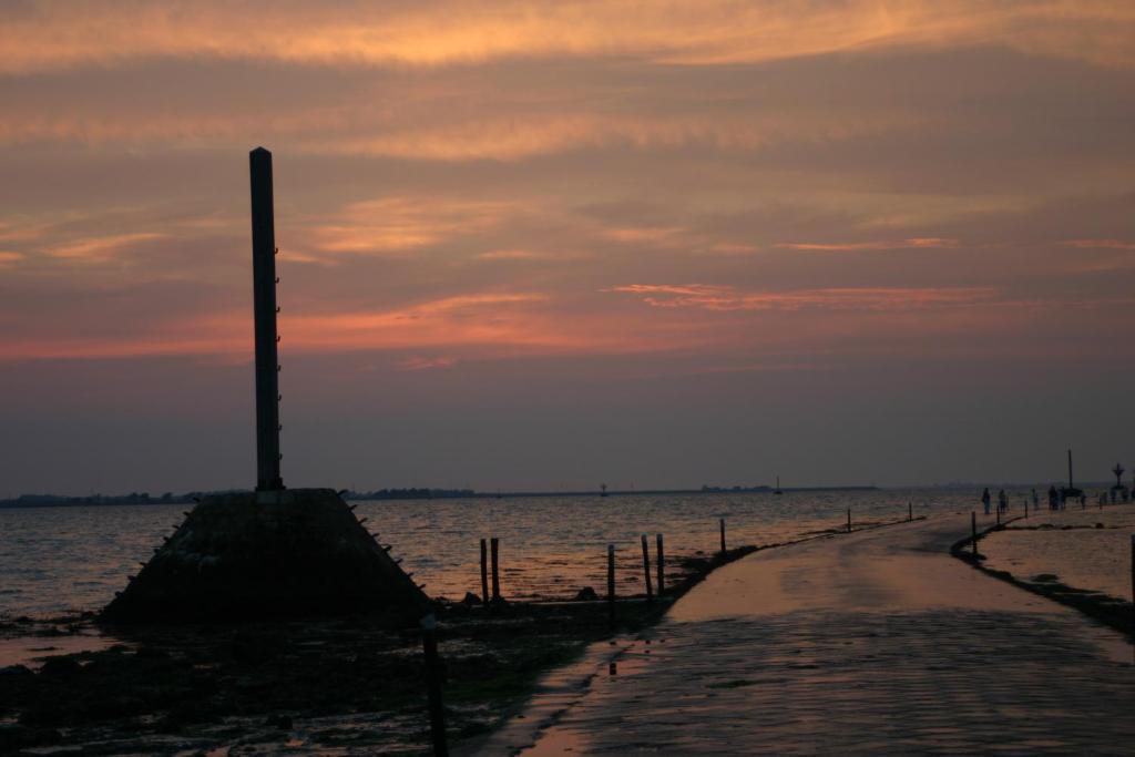 Au Passage Du Gois Bed & Breakfast Beauvoir-sur-Mer Exterior photo
